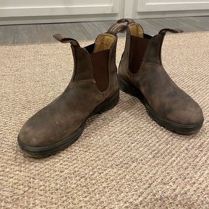 Blundstone Chelsea boots!